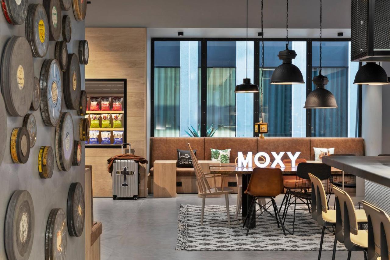 Moxy Lyon Airport Otel Colombier-Saugnieu Dış mekan fotoğraf